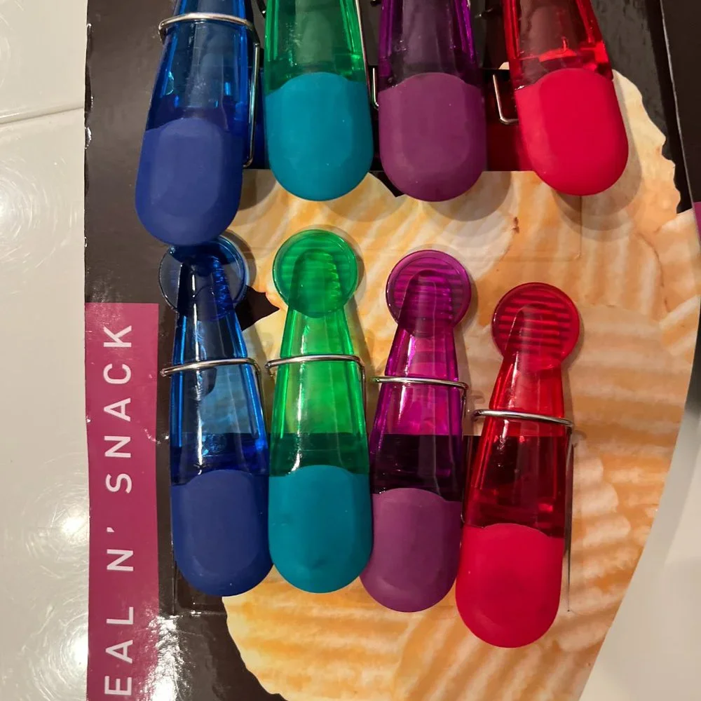 Magnetic Chip Clips (2‎ packs of 8 clips / total of 16 clips (new)